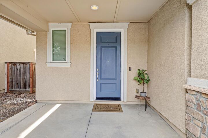 Property Photo: 9712 Philta Way CA 95757