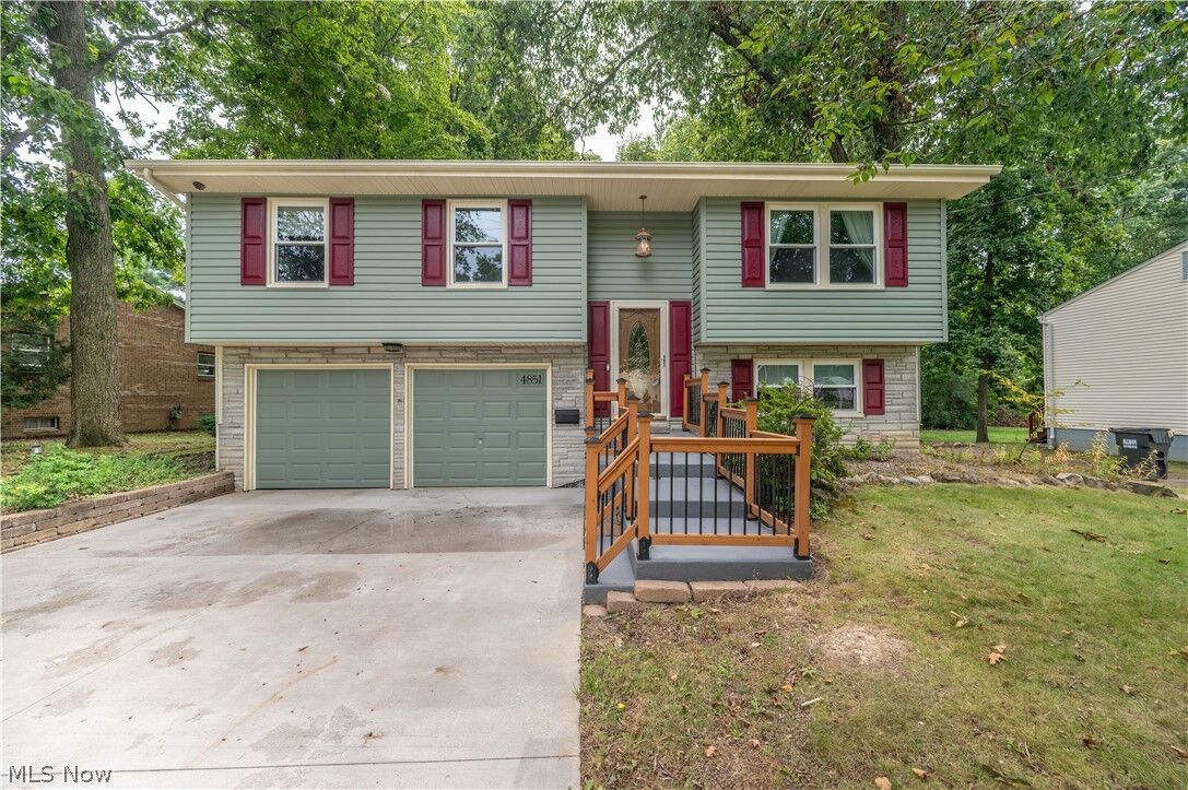 Property Photo:  4851 Woodridge Drive  OH 44515 