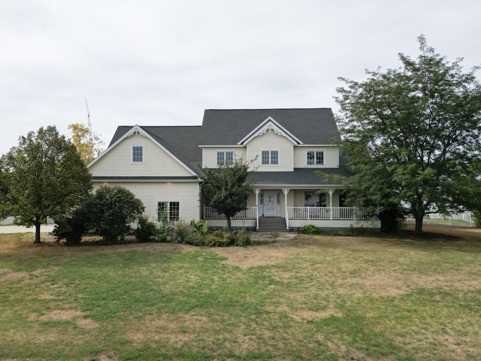 Property Photo:  210 Hackberry Court  ND 58051 