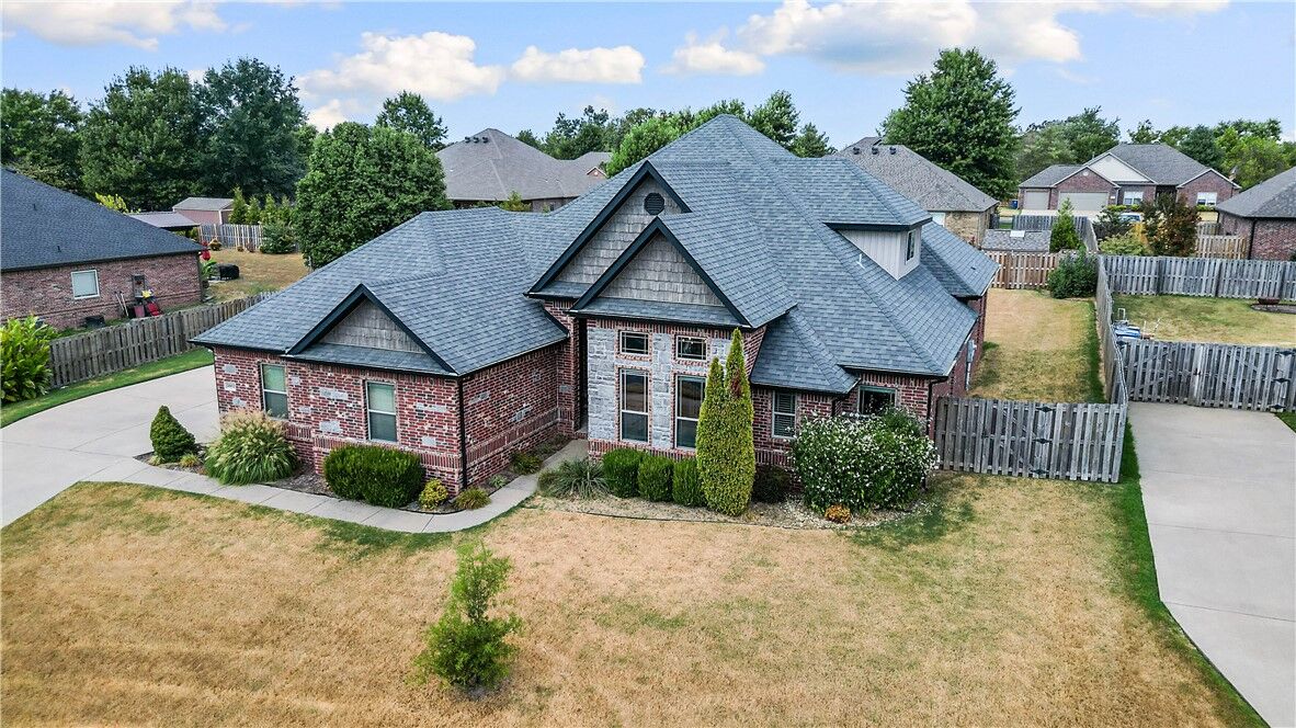 Property Photo:  3803 NE Oakbrooke Avenue  AR 72712 