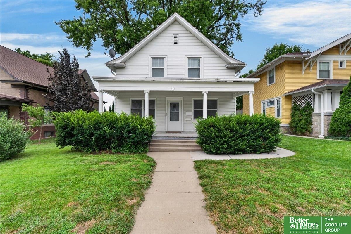 Property Photo: 617 S 28th Street NE 68510