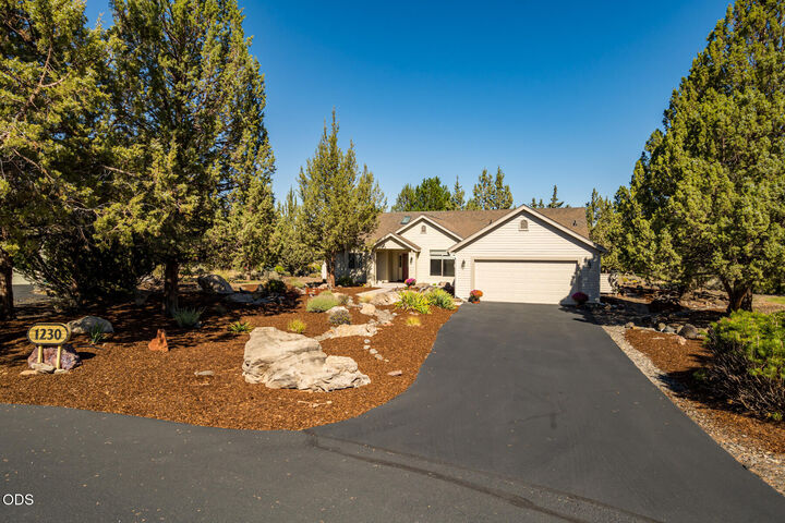Property Photo: 1230 Mourning Dove Court OR 97756