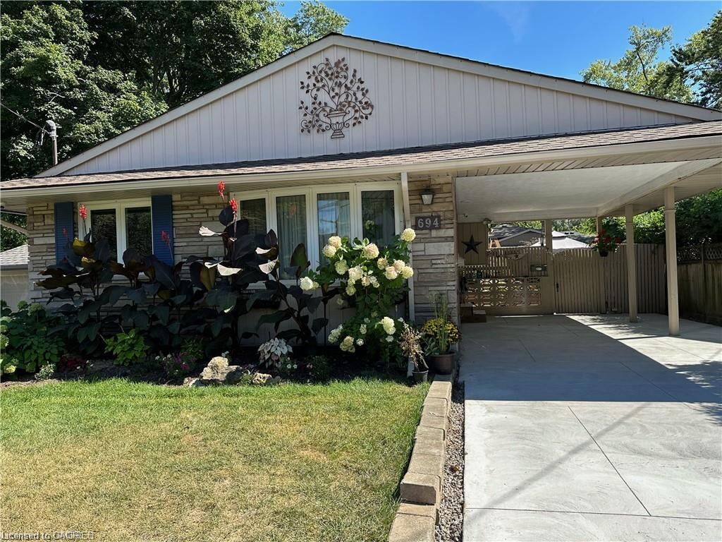 Property Photo:  694 Niagara Street Lower  ON L2M 3R9 