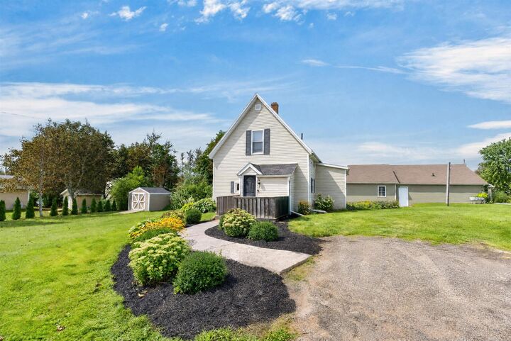 Property Photo: 7 Macarthur Drive PE C0A 1H4