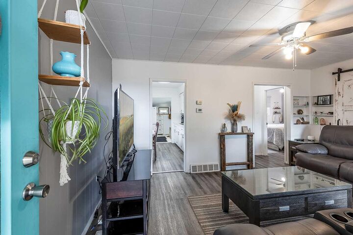 Property Photo:  708 Broadway Avenue E  AB T0J 2P0 