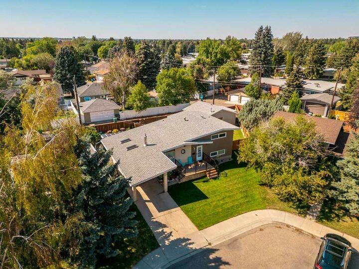 Property Photo:  2206 26A Street S  AB T1K 2P5 