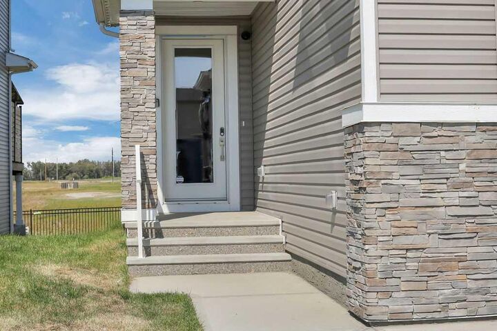 Property Photo:  4 Legacy Road  AB T4E 3C5 