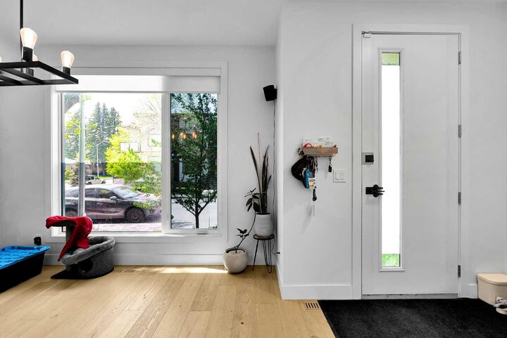 Property Photo:  2106 6 Street NW  AB T2M 5C6 