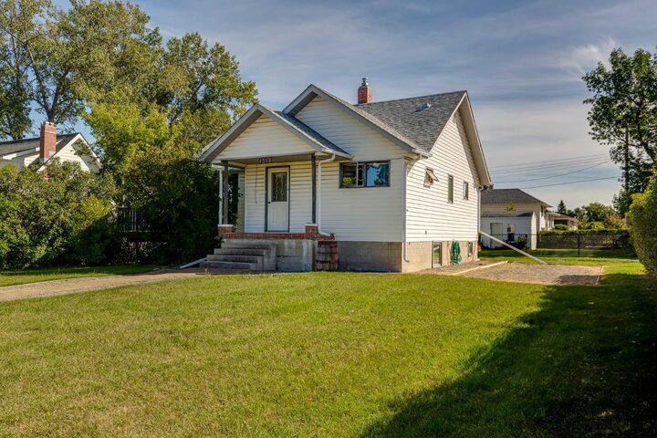 Property Photo:  4304 50 Avenue  AB T4G 1M5 