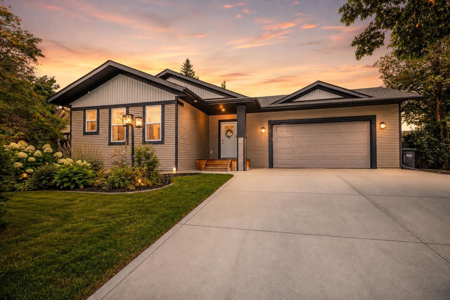 Property Photo:  3541 44 Avenue  AB T4N 3H2 
