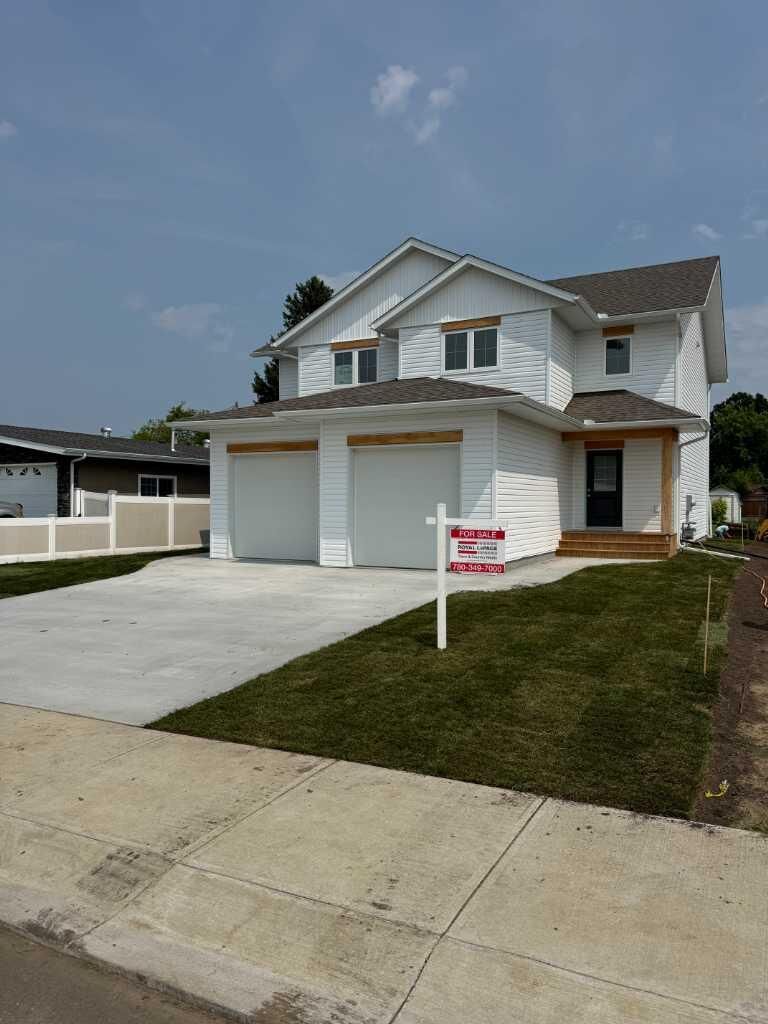 Property Photo:  9315 99 Avenue B  AB T7P 2P6 