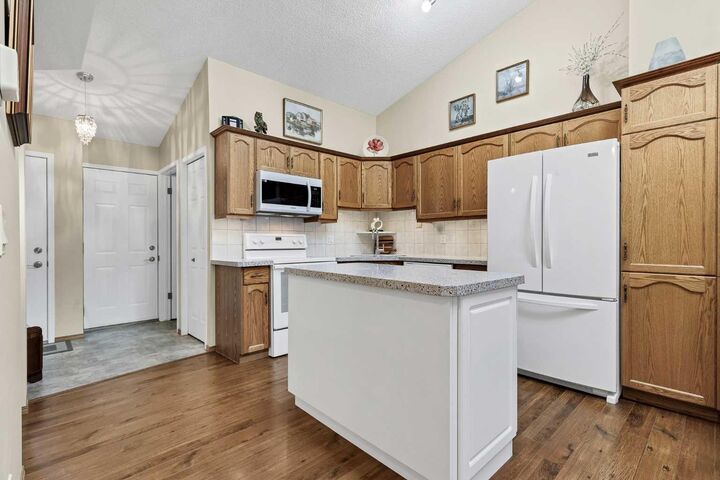 Property Photo:  12 Woodside Rise NW 9  AB T4B 2L3 