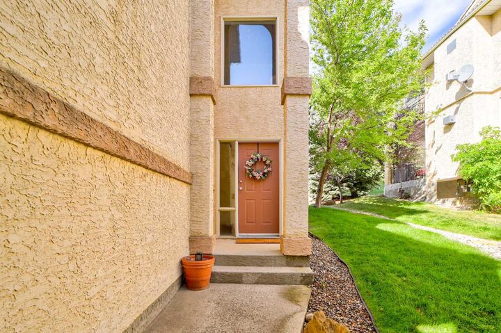 Property Photo:  7 Canyon Court W  AB T1K 6V1 
