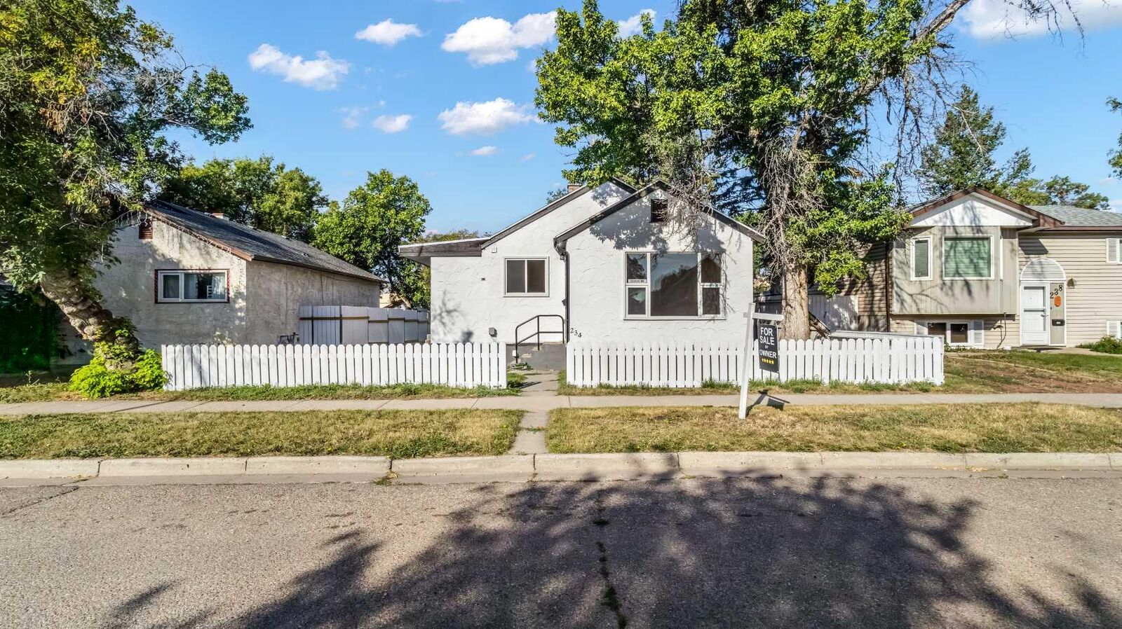 Property Photo:  234 14 Street N  AB T1H 2V9 