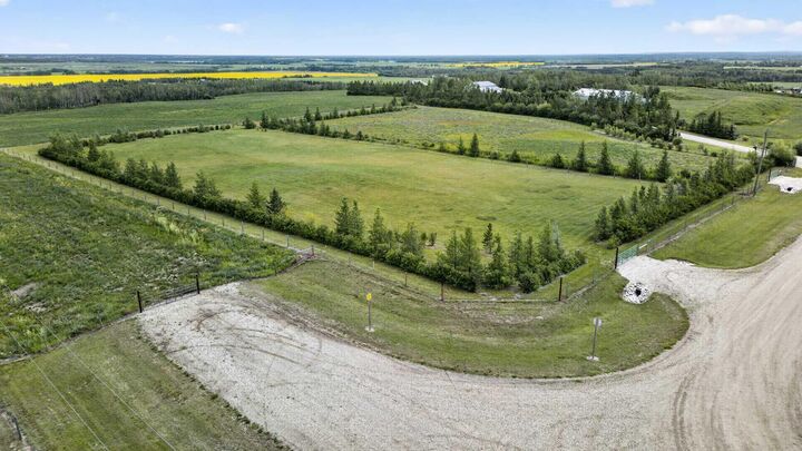 Property Photo:  25 713019 Rge Rd 71  AB T8W 5E9 