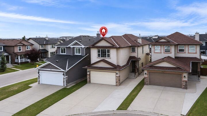Property Photo:  110 Saddlecrest Landing NE  AB T3J 5N7 