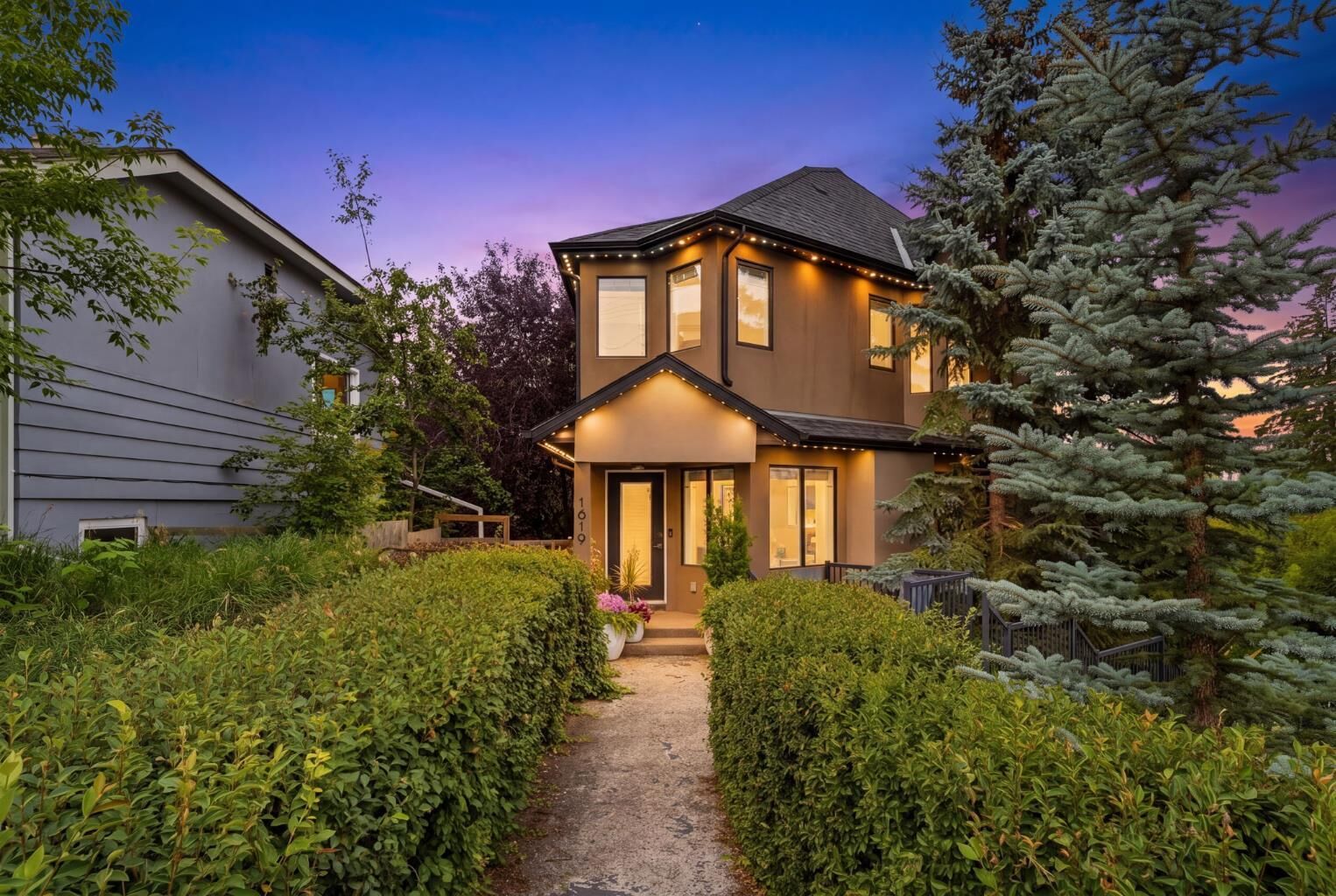 Property Photo:  1619 24 Avenue SW  AB T2T 0Y3 