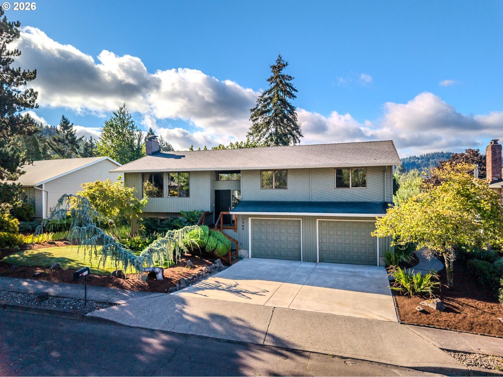 Property Photo: 1968 SW 25th St OR 97080
