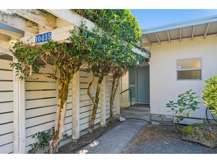 Property Photo: 10435 SW 63rd Dr OR 97219