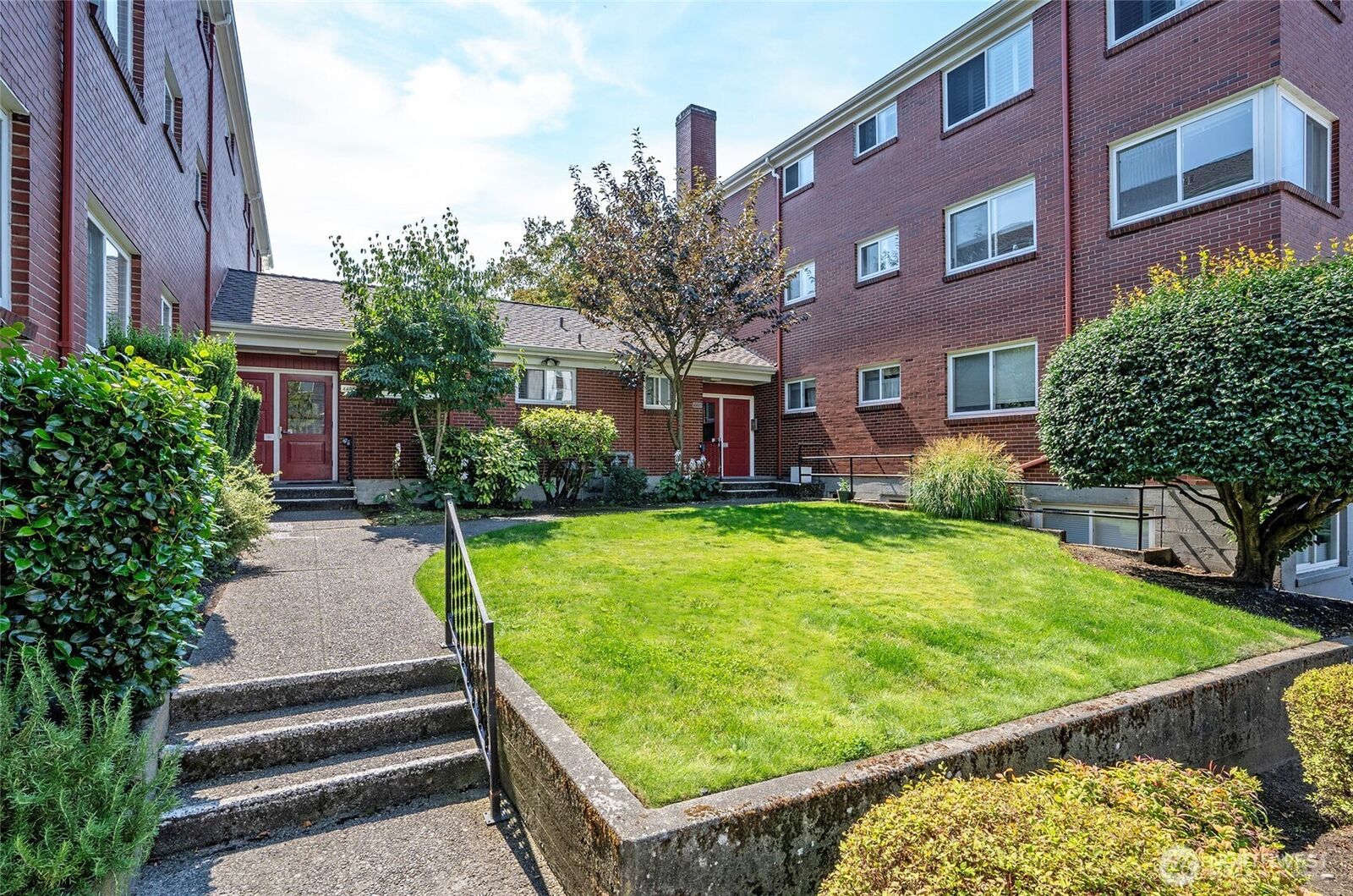 Property Photo:  4405 SW Alaska Street 304  WA 98116 
