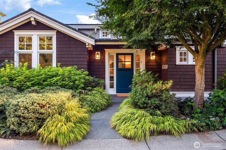 Property Photo:  9221 SE 46th Street  WA 98040 