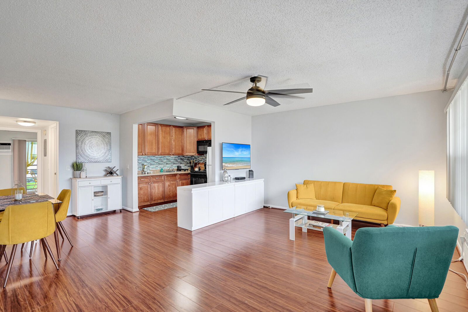 Property Photo: 566 Fanshaw N FL 33434