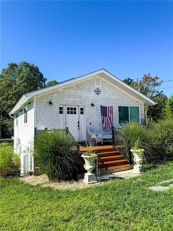 Property Photo:  52 Elm Road  RI 02879 