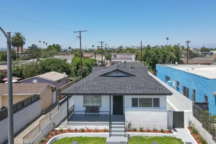 Property Photo:  1839 W 35th  CA 90018 