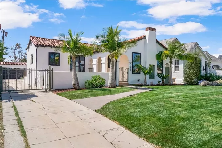 Property Photo:  1912 W 76th  CA 90047 