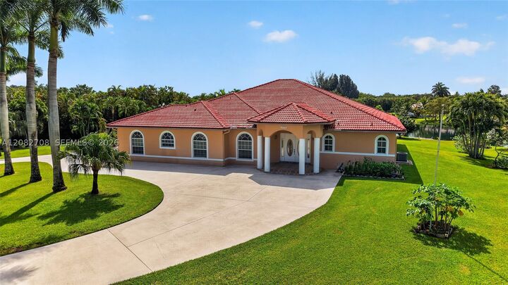 Property Photo:  6110 SW 190th Ave  FL 33332 