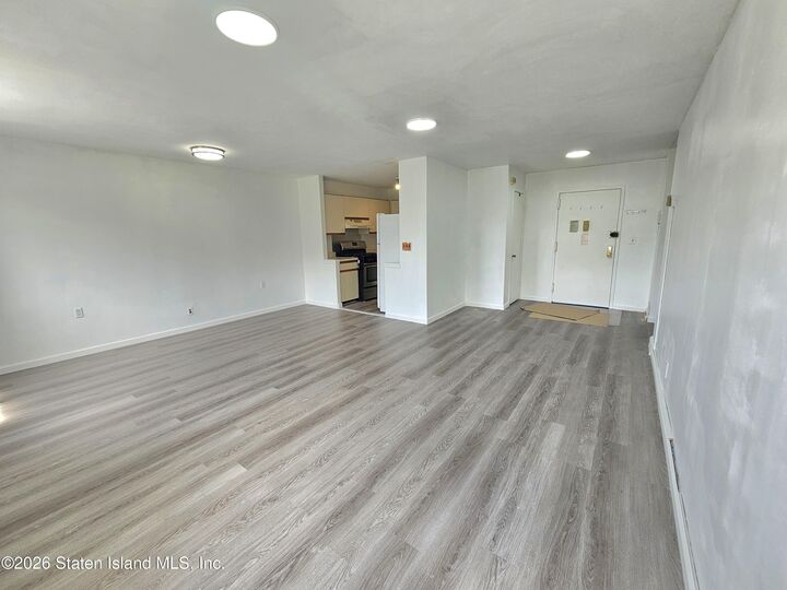 Property Photo:  50 Belair Road 5E  NY 10305 
