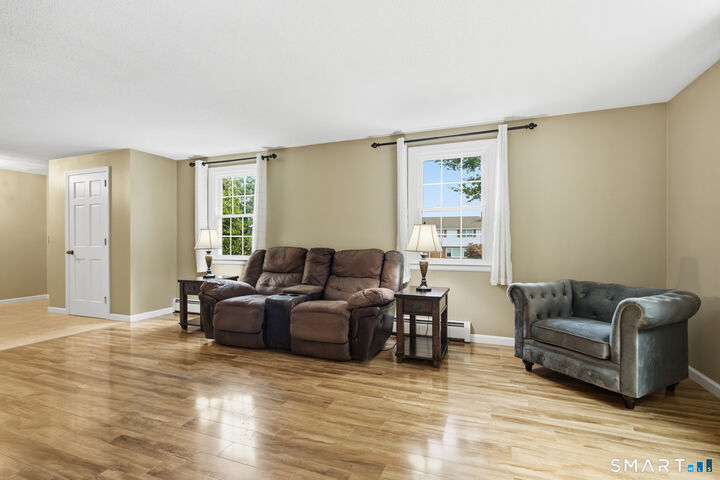 Property Photo:  32 Braeside Crescent  CT 06040 