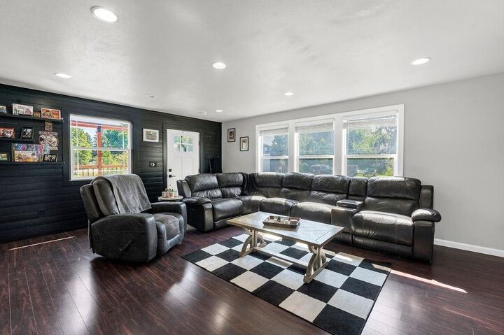 Property Photo:  8809 E Cataldo Ave  WA 99212 