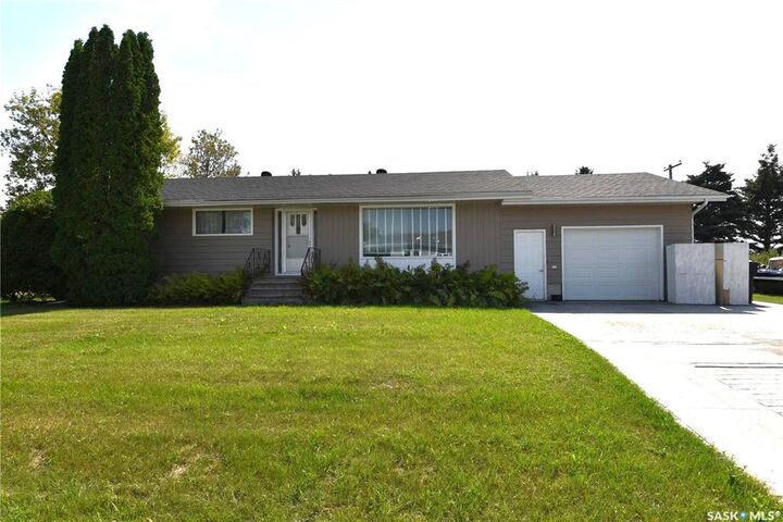 Property Photo:  614 10th Avenue W  SK S0E 1E0 