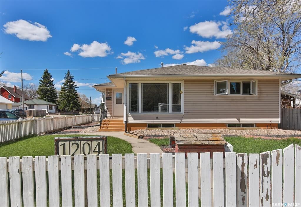 Property Photo:  1204 3rd Avenue NW  SK S6H 3V3 