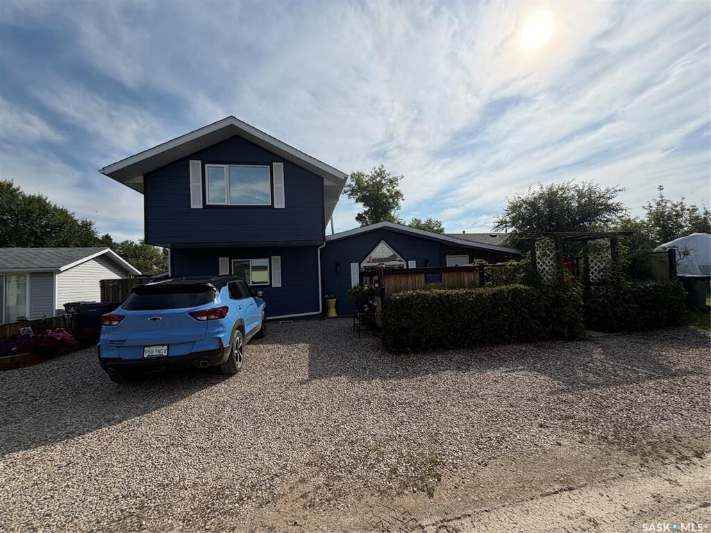 Property Photo:  1102 Alfred Street  SK S0M 0L0 