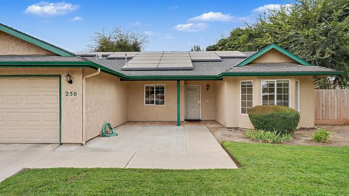 Property Photo: 250 W Loyola Avenue CA 93277