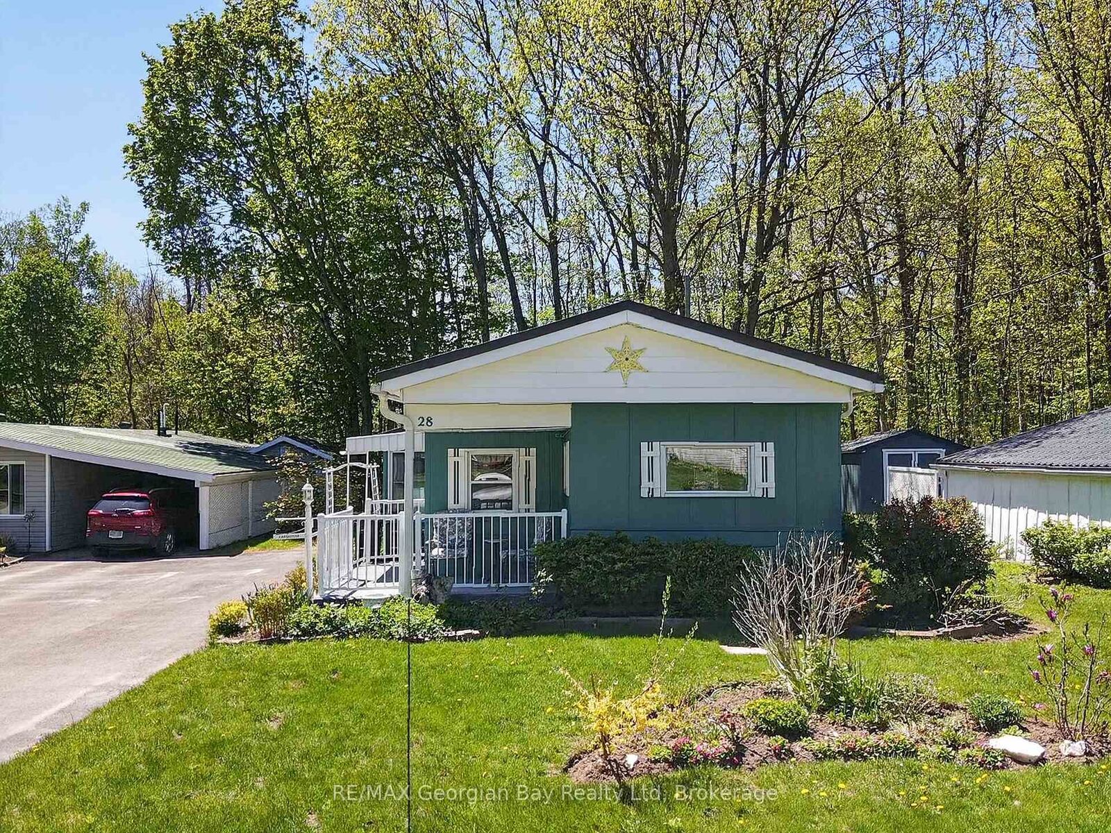 Property Photo:  525 Midland Point Road 28  ON L4R 5G9 