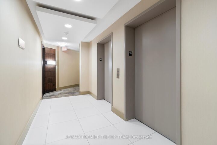 Property Photo:  23 Cox Boulevard 1077  ON L3R 7Z9 