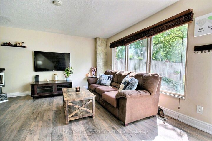 Property Photo:  541 Parkview Crescent  ON N3H 4Z9 