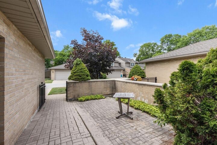 Property Photo: 1500 Richmond Street 104 ON N6G 4V1