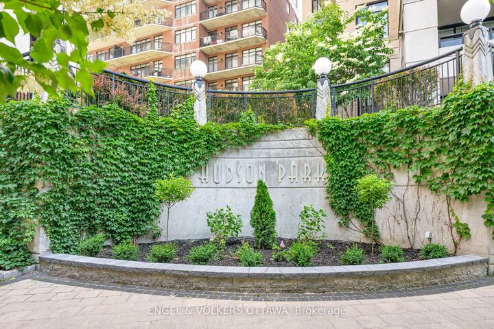 Property Photo:  235 Kent Street 711  ON K2P 1Z9 