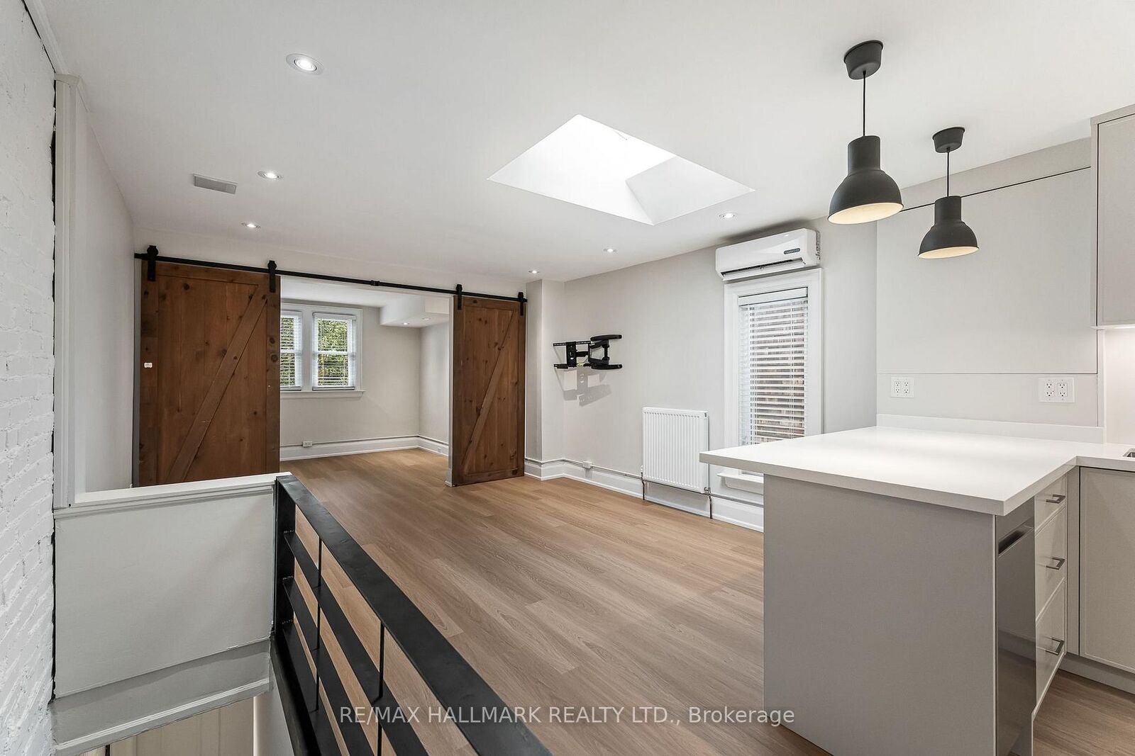 Property Photo:  229 Kingston Road Upper  ON M4L 1T5 