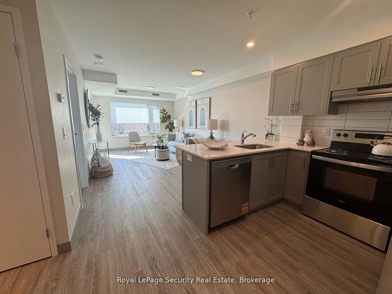 Property Photo:  1015 Innisfil Beach Road 307  ON L9S 1T3 