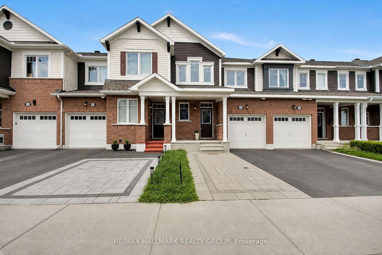 Property Photo:  207 Willow Aster Circle  ON K4A 1C9 