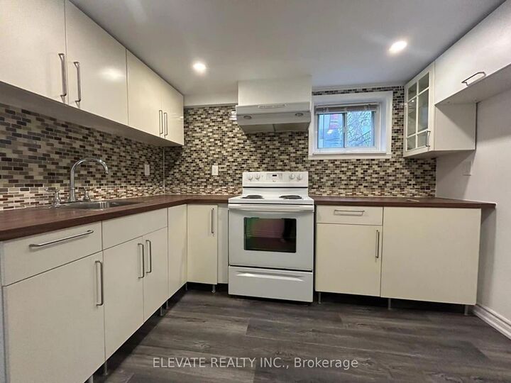 Property Photo:  5 Hollydene Road B  ON M1L 2A4 