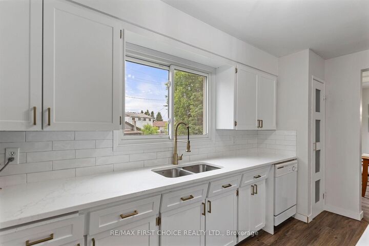 Property Photo:  386 Lambton Place  ON P7C 5M1 