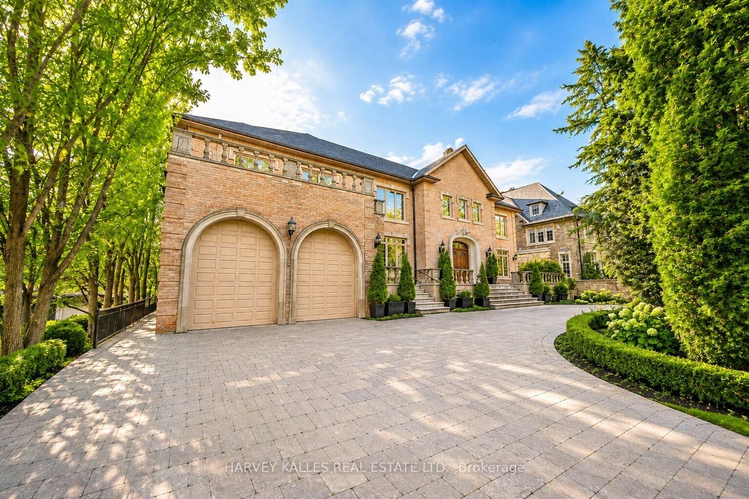 Property Photo:  122 Dunvegan Road  ON M4V 2R3 