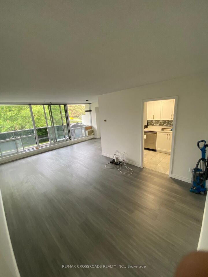 Property Photo:  40 Sunrise Avenue 203  ON M4A 2R4 
