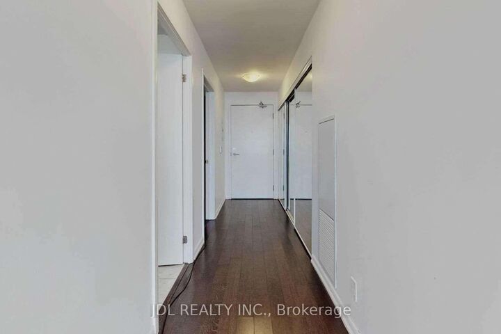Property Photo:  832 Bay Street 4702  ON M5S 1Z6 